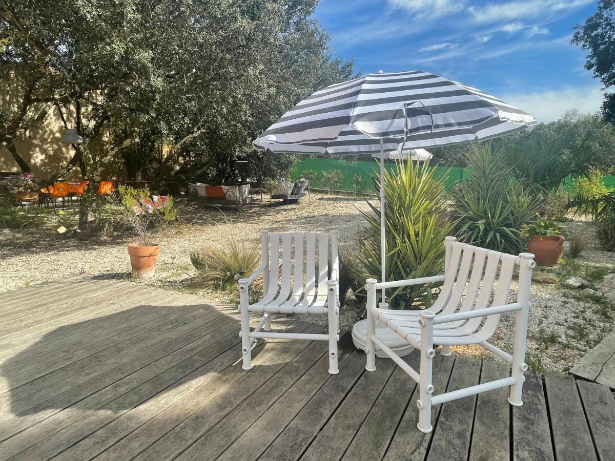 Le Calme De La Garrigue Bed & Breakfast Russan Dış mekan fotoğraf