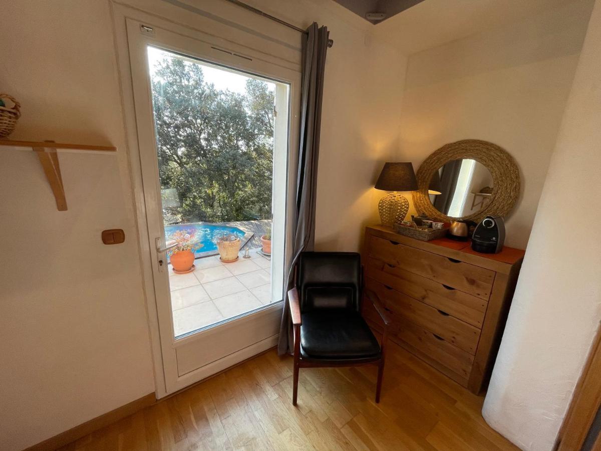 Le Calme De La Garrigue Bed & Breakfast Russan Dış mekan fotoğraf