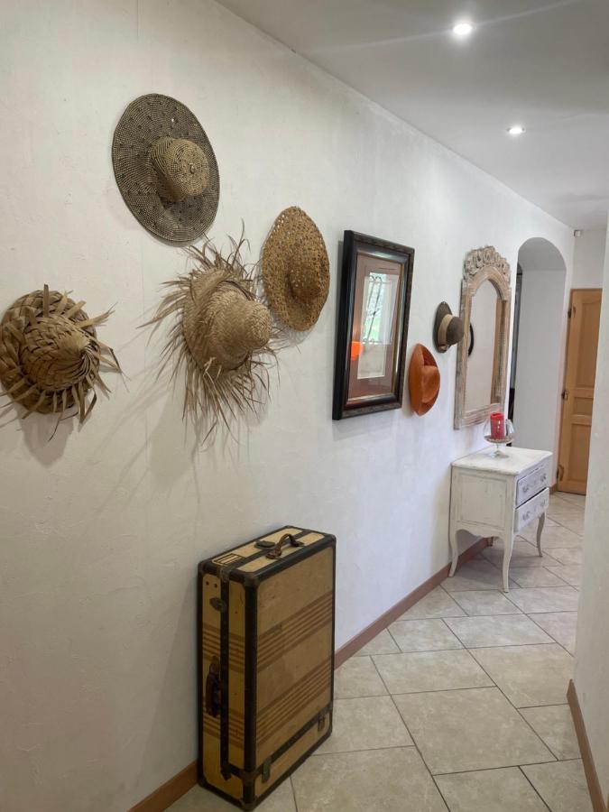 Le Calme De La Garrigue Bed & Breakfast Russan Dış mekan fotoğraf