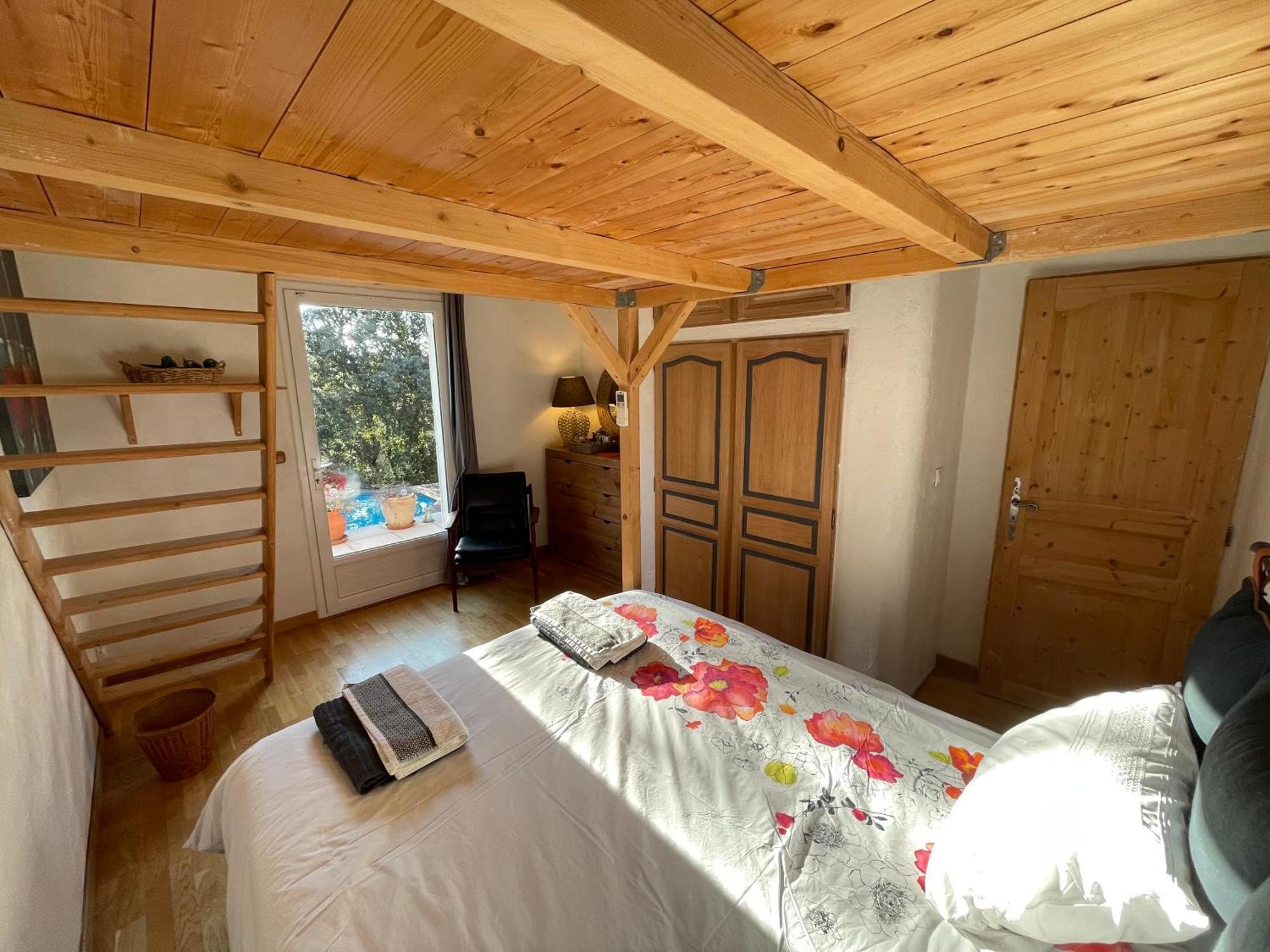 Le Calme De La Garrigue Bed & Breakfast Russan Dış mekan fotoğraf