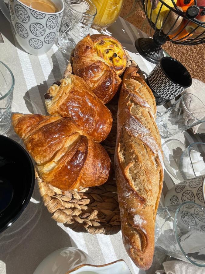 Le Calme De La Garrigue Bed & Breakfast Russan Dış mekan fotoğraf
