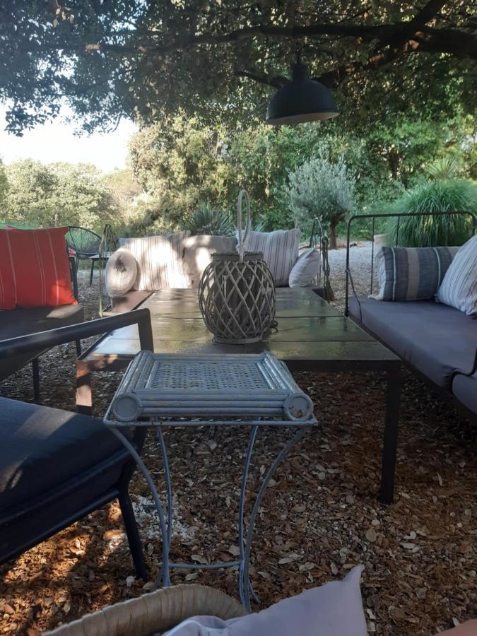 Le Calme De La Garrigue Bed & Breakfast Russan Dış mekan fotoğraf