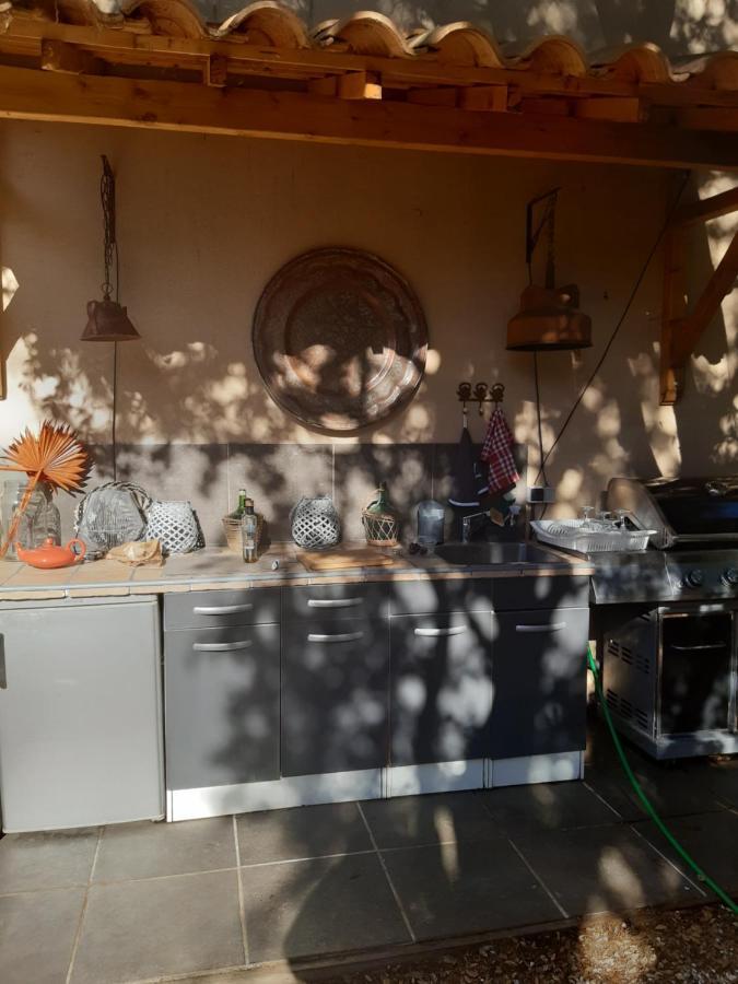 Le Calme De La Garrigue Bed & Breakfast Russan Dış mekan fotoğraf