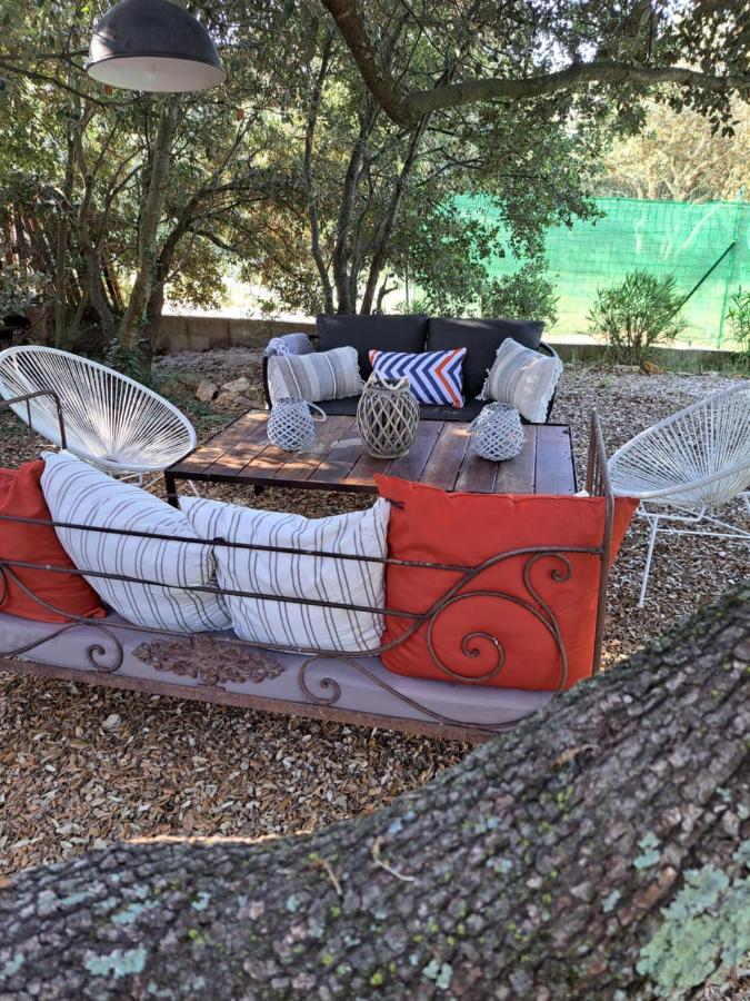 Le Calme De La Garrigue Bed & Breakfast Russan Dış mekan fotoğraf
