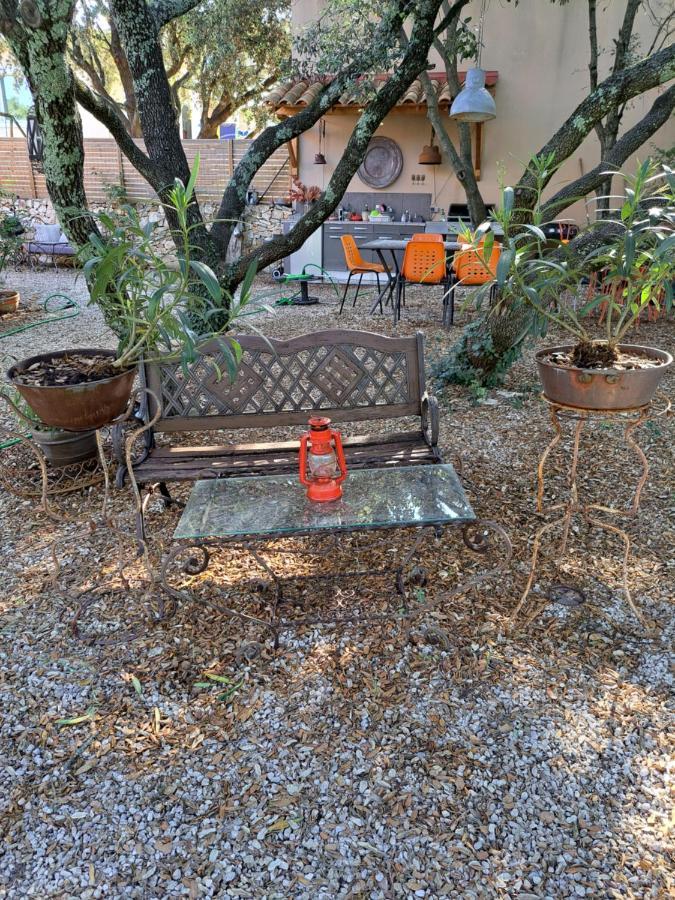 Le Calme De La Garrigue Bed & Breakfast Russan Dış mekan fotoğraf