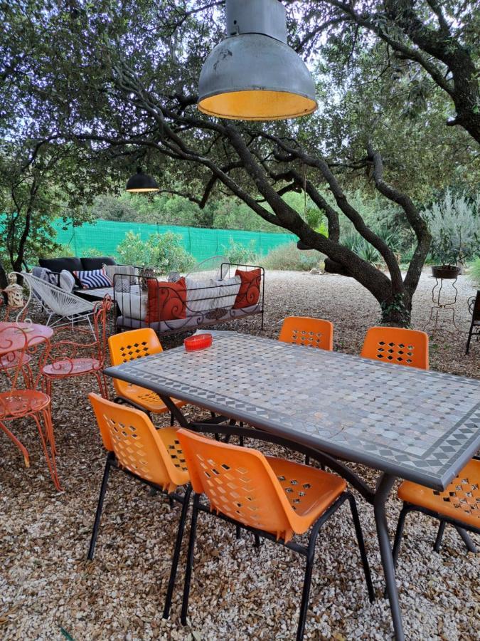 Le Calme De La Garrigue Bed & Breakfast Russan Dış mekan fotoğraf