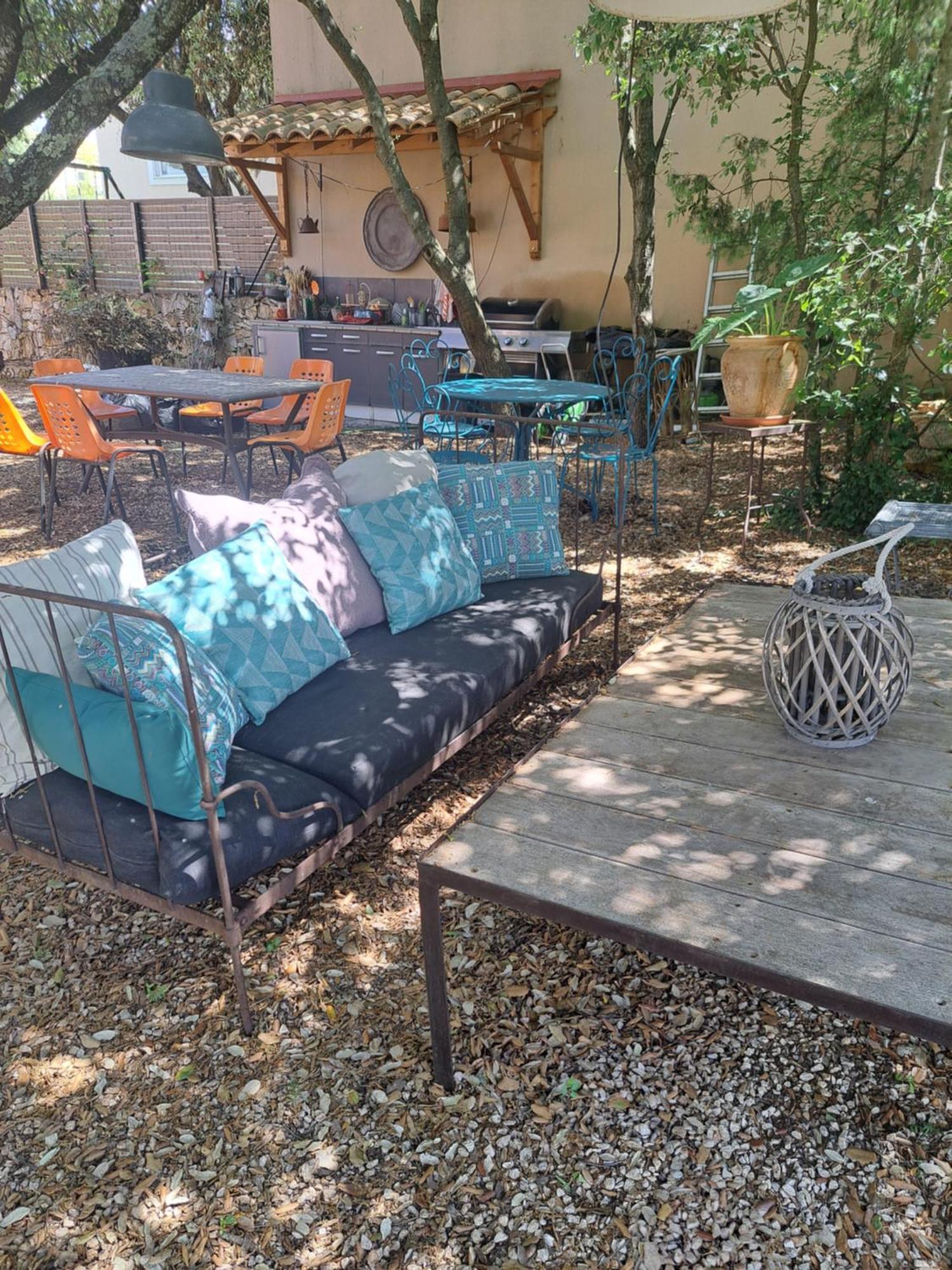 Le Calme De La Garrigue Bed & Breakfast Russan Dış mekan fotoğraf