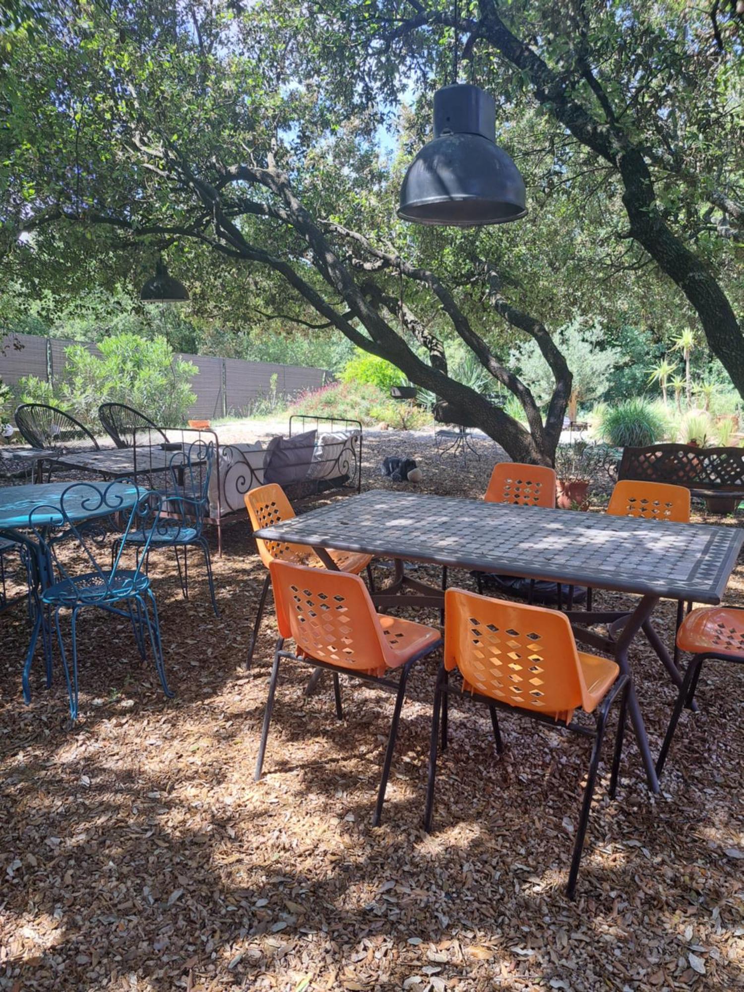 Le Calme De La Garrigue Bed & Breakfast Russan Dış mekan fotoğraf
