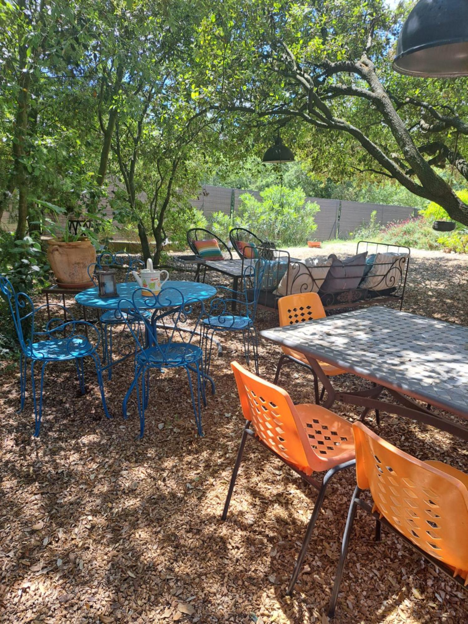 Le Calme De La Garrigue Bed & Breakfast Russan Dış mekan fotoğraf
